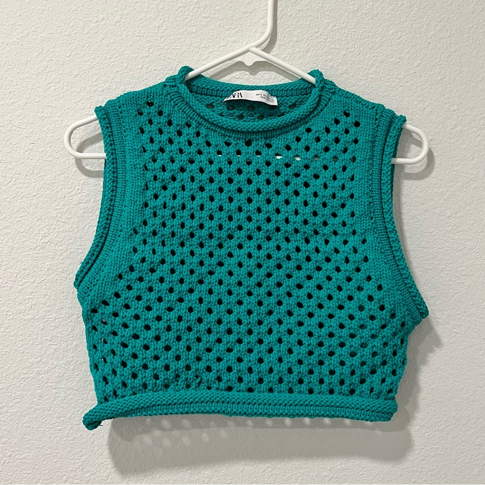 ZARA Cropped Knitted Vest